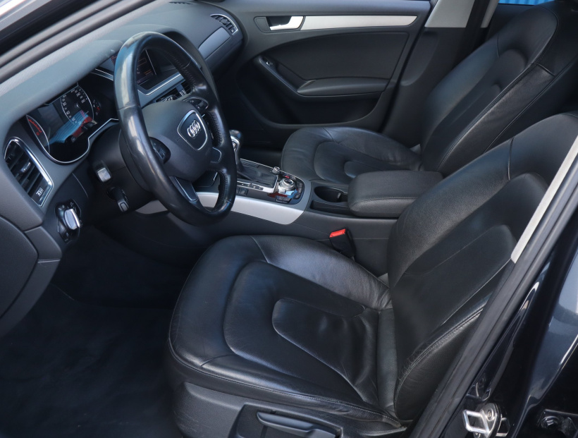 Audi A4, 2012