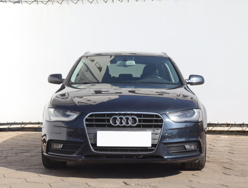 Audi A4, 2012