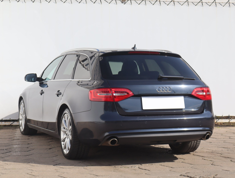 Audi A4, 2012