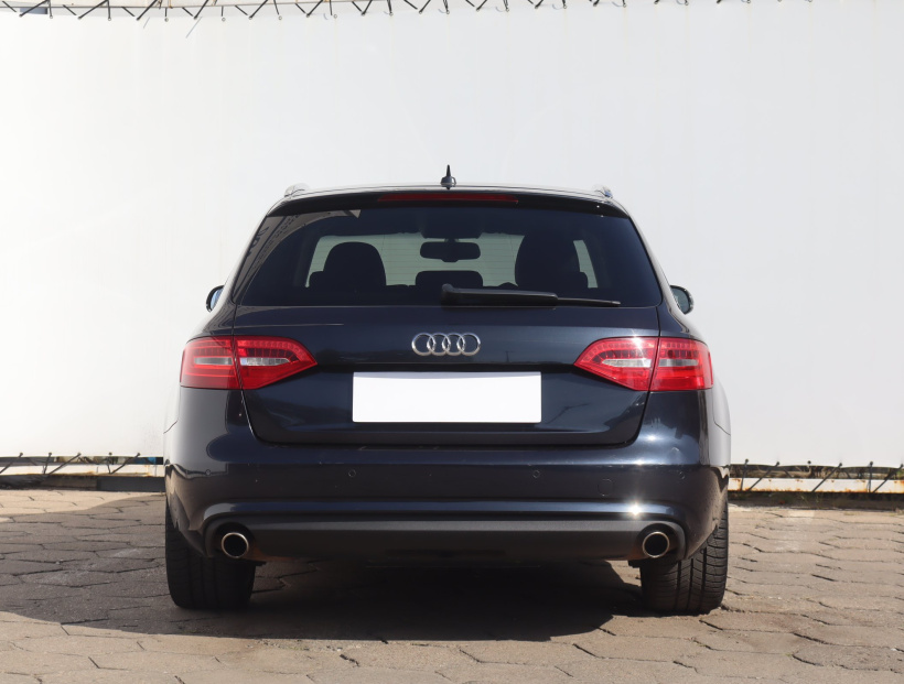 Audi A4, 2012