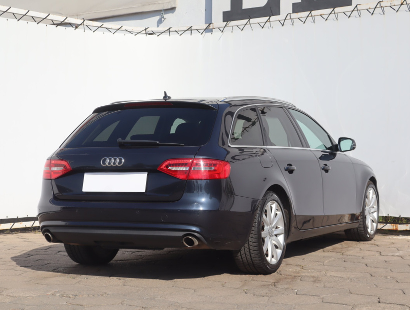 Audi A4, 2012