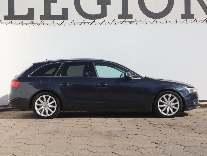 Audi A4, 2012