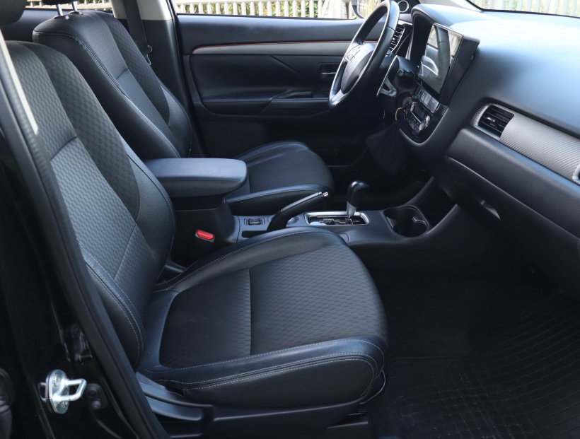Mitsubishi Outlander, 2014