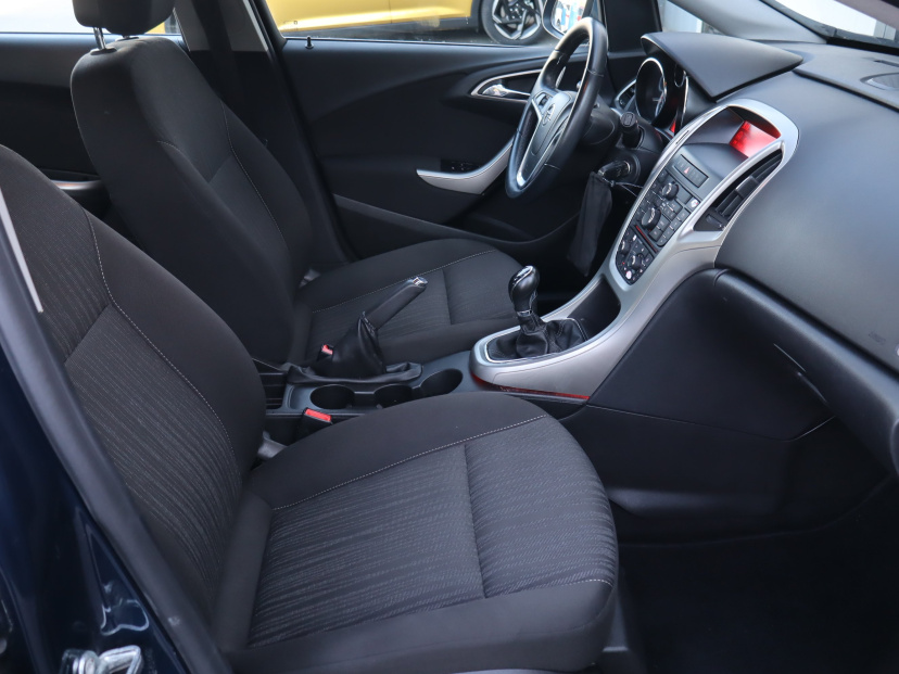 Opel Astra, 2010