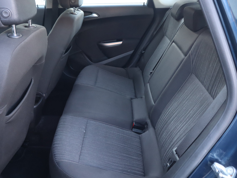 Opel Astra, 2010