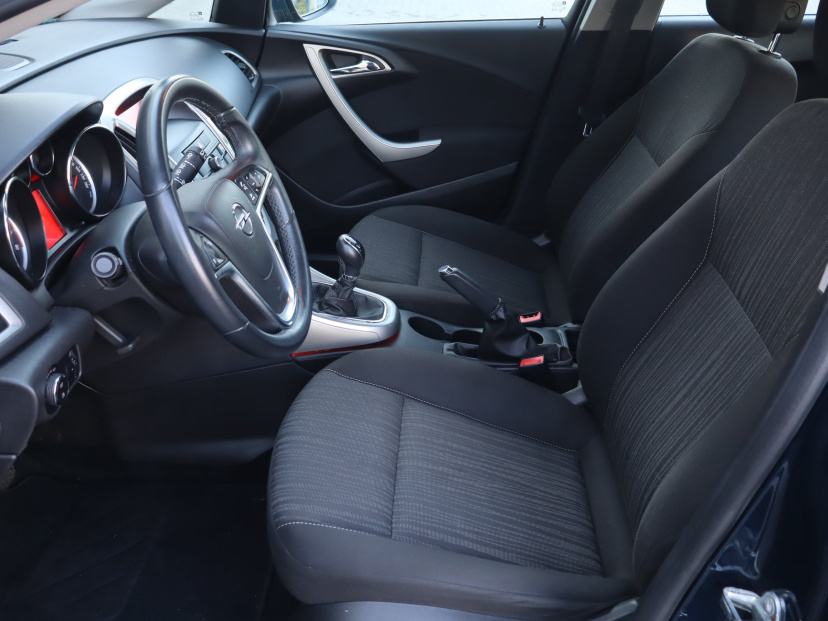 Opel Astra, 2010