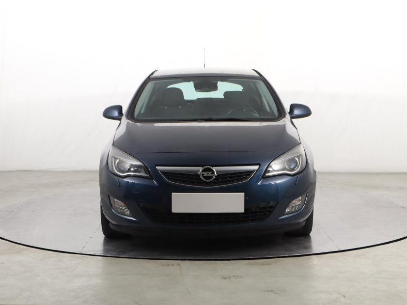 Opel Astra, 2010