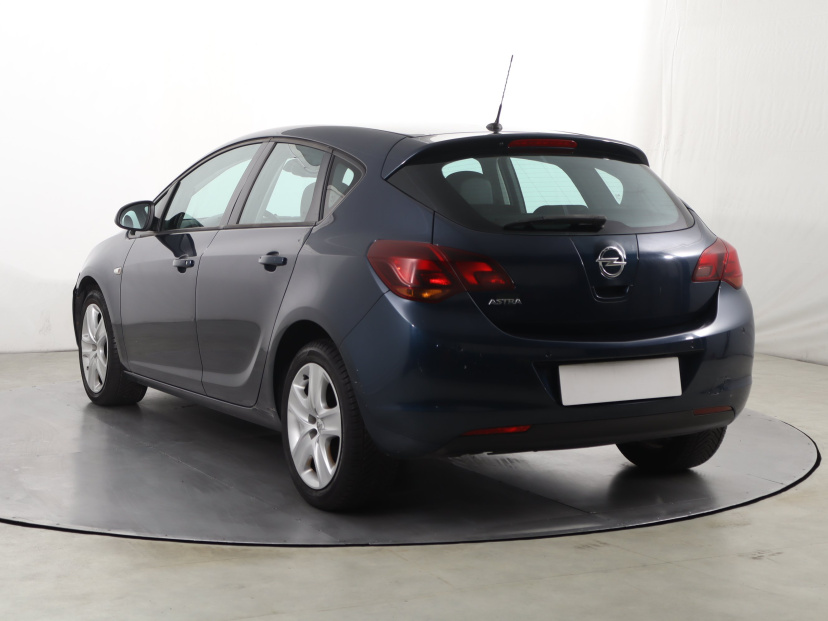 Opel Astra, 2010