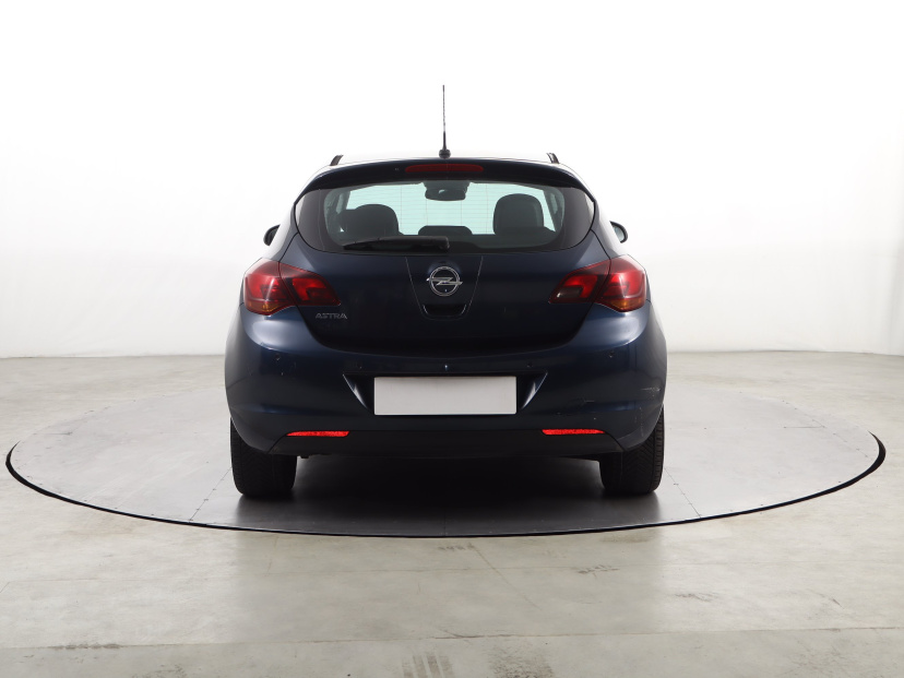 Opel Astra, 2010