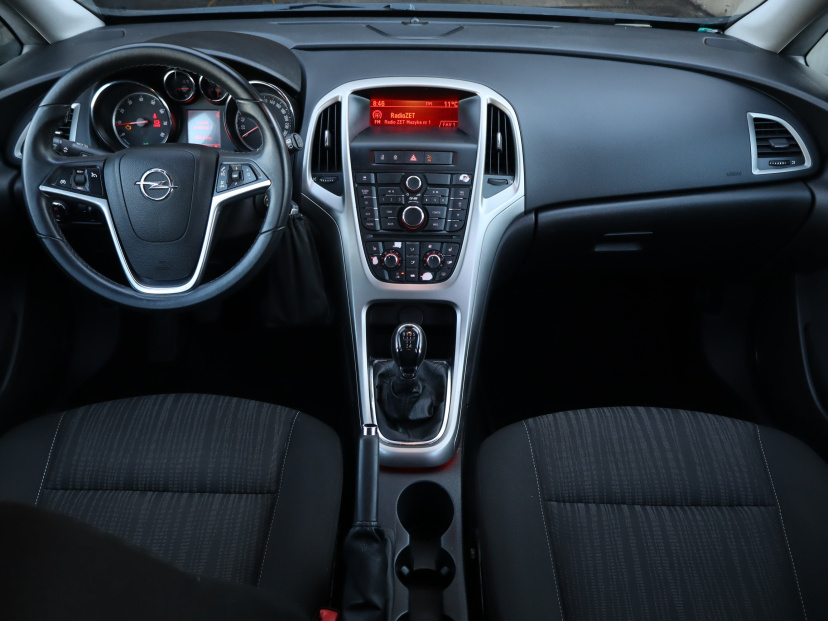Opel Astra, 2010