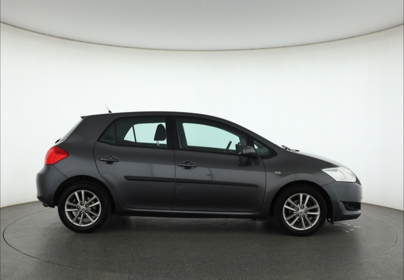 Toyota Auris, 2009