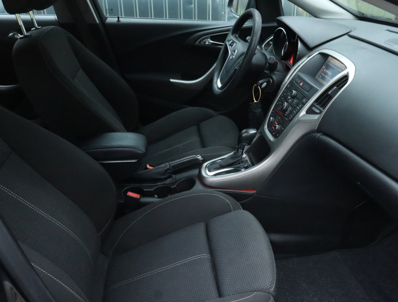 Opel Astra, 2010