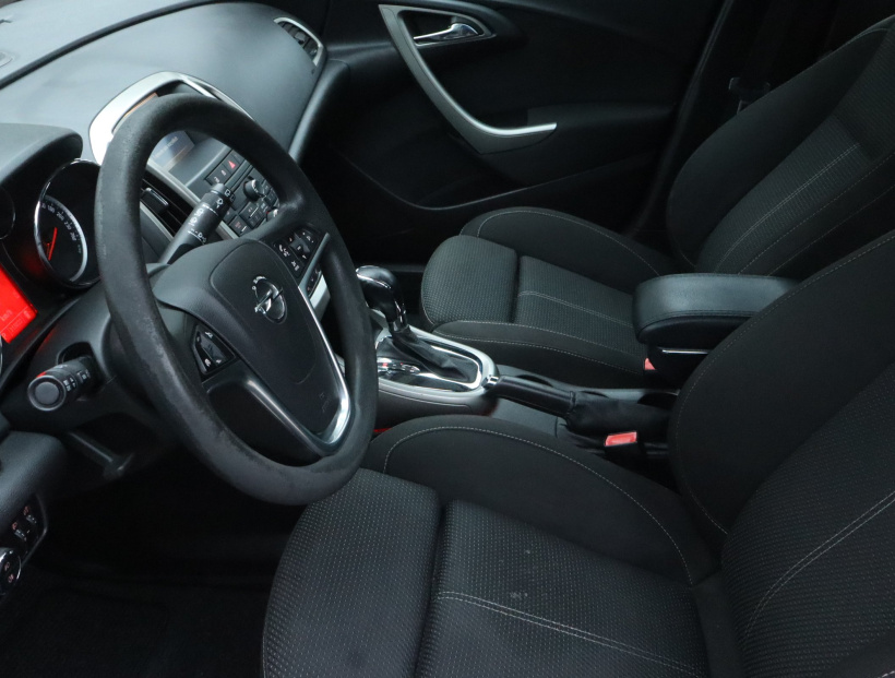 Opel Astra, 2010