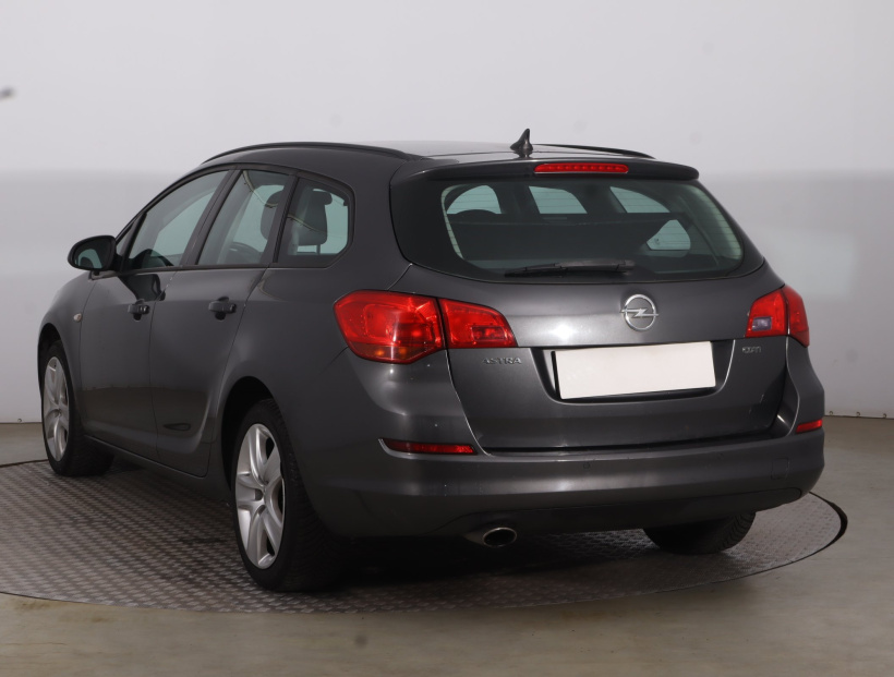 Opel Astra, 2010