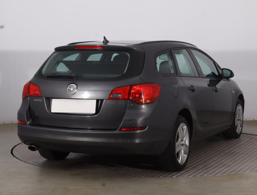 Opel Astra, 2010