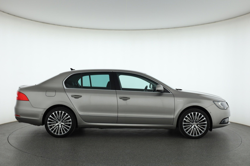 Škoda Superb, 2014
