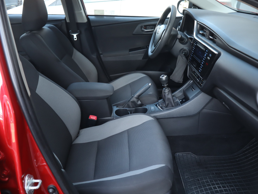 Toyota Auris, 2015