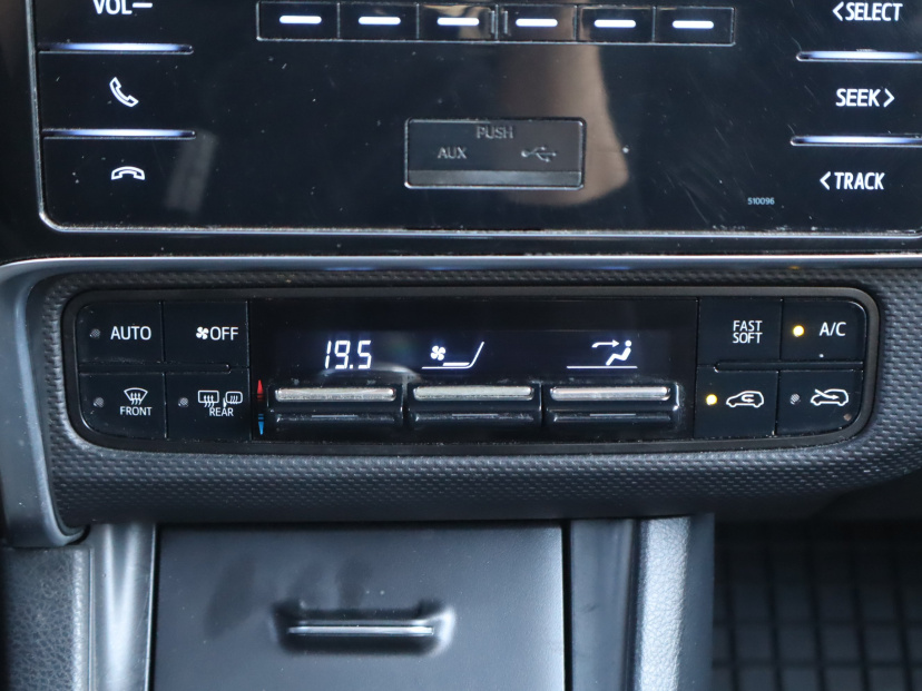 Toyota Auris, 2015