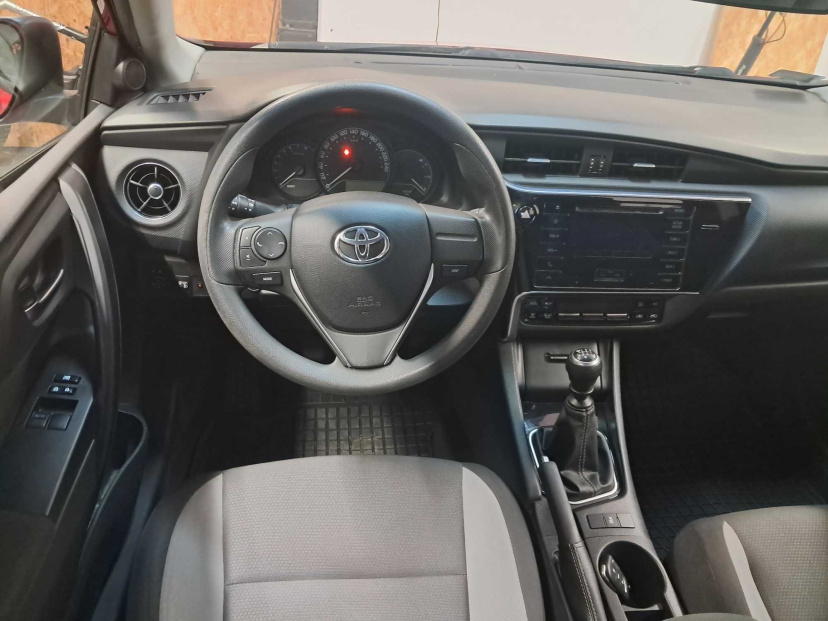 Toyota Auris, 2015