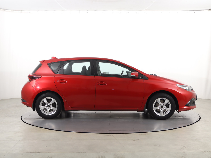 Toyota Auris, 2015