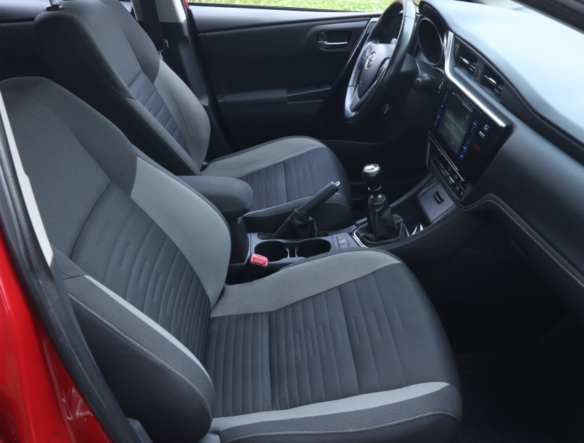 Toyota Auris, 2015