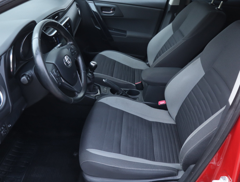 Toyota Auris, 2015