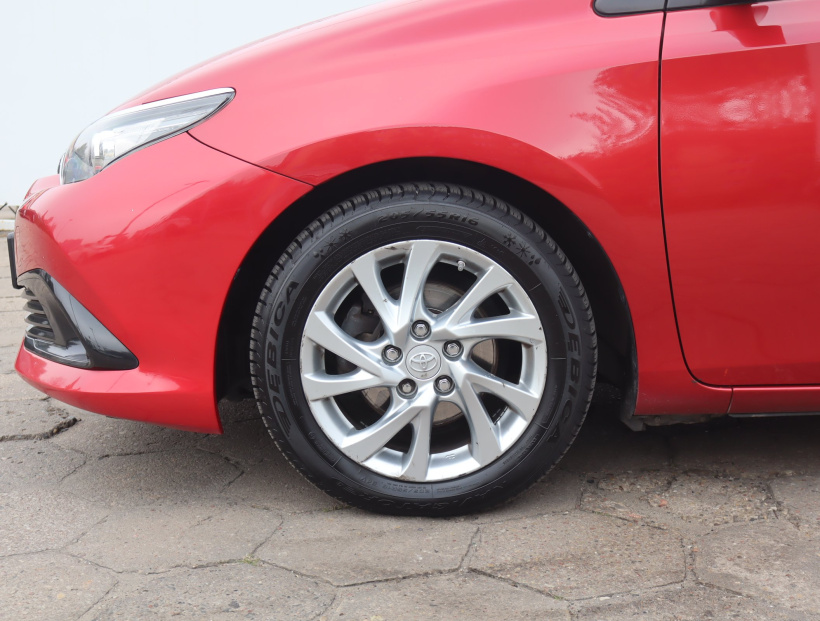 Toyota Auris, 2015