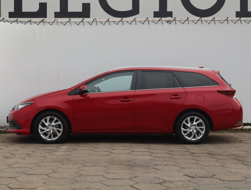 Toyota Auris, 2015