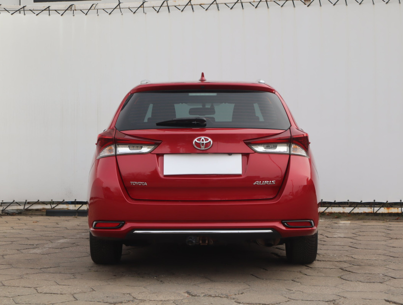 Toyota Auris, 2015