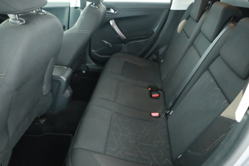 Peugeot 2008, 2015