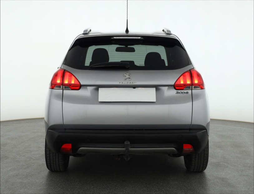 Peugeot 2008, 2015