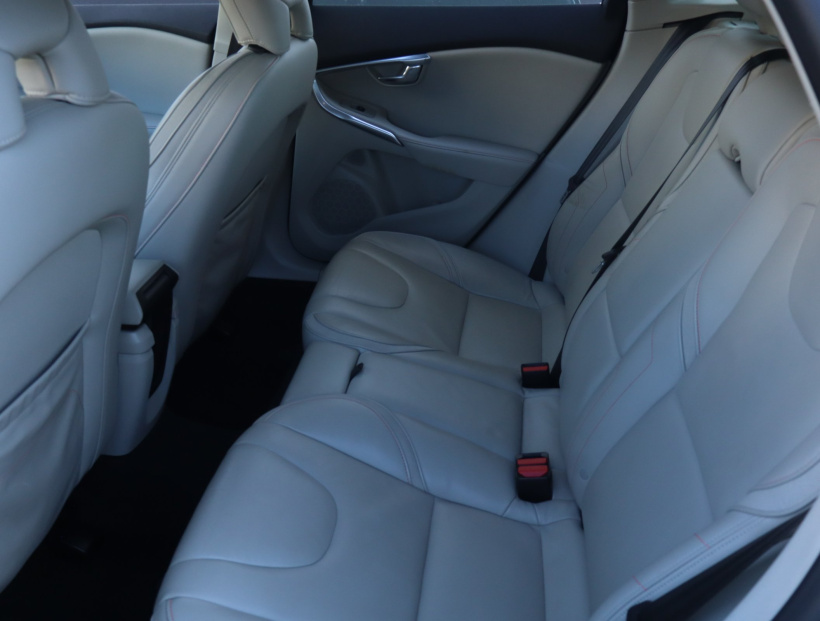 Volvo V40, 2016