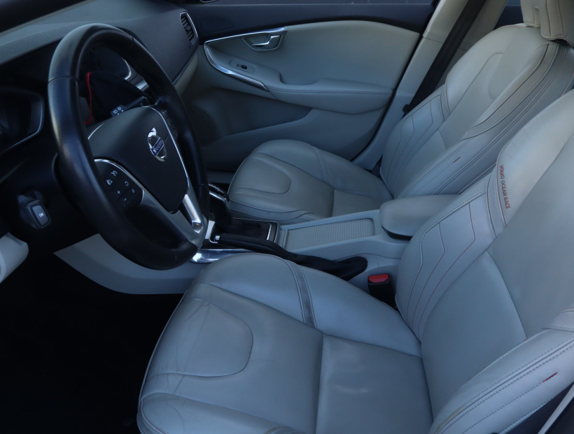 Volvo V40, 2016