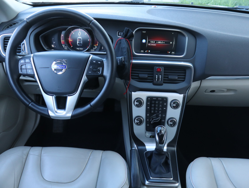 Volvo V40, 2016