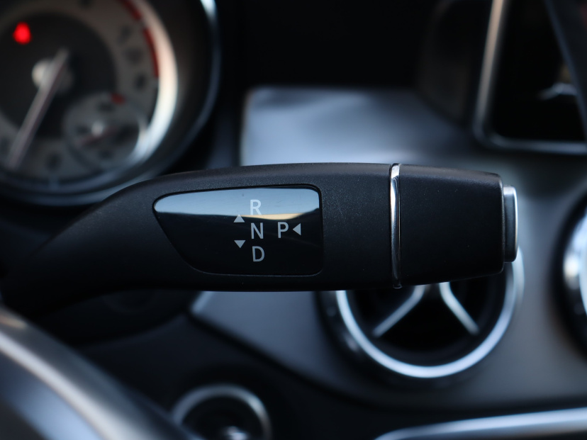 Mercedes-Benz GLA, 2015