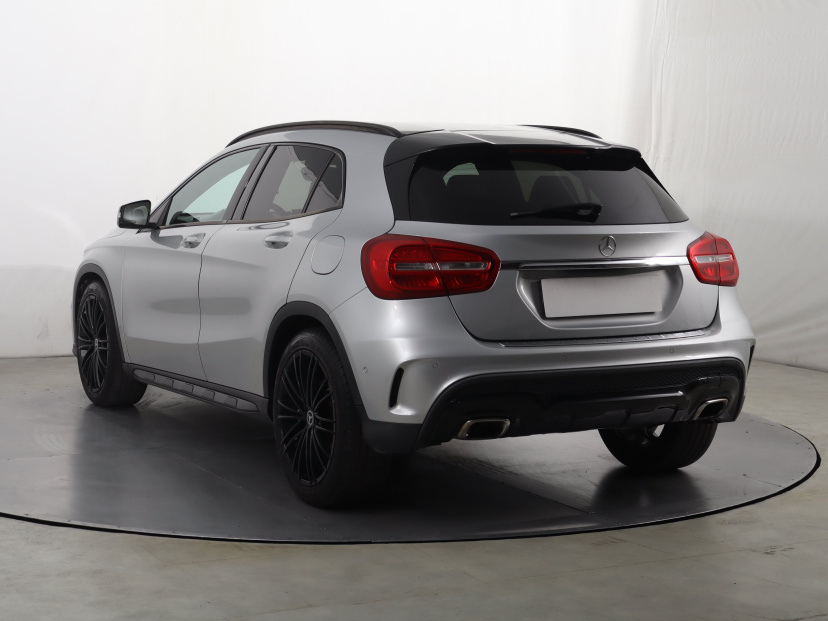 Mercedes-Benz GLA, 2015