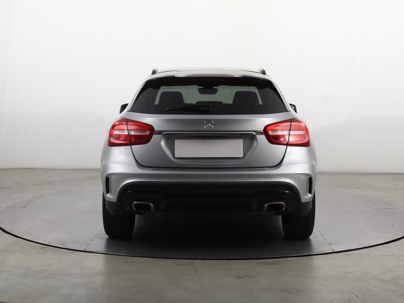 Mercedes-Benz GLA, 2015