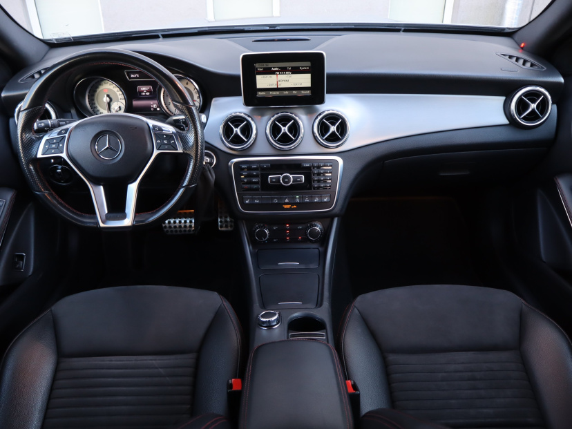 Mercedes-Benz GLA, 2015