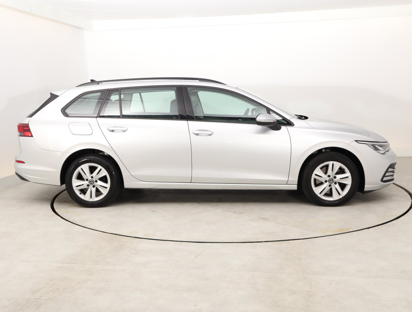 Volkswagen Golf, 2022