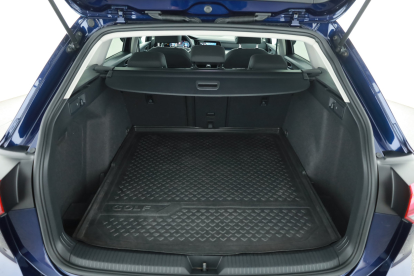 Volkswagen Golf, 2022