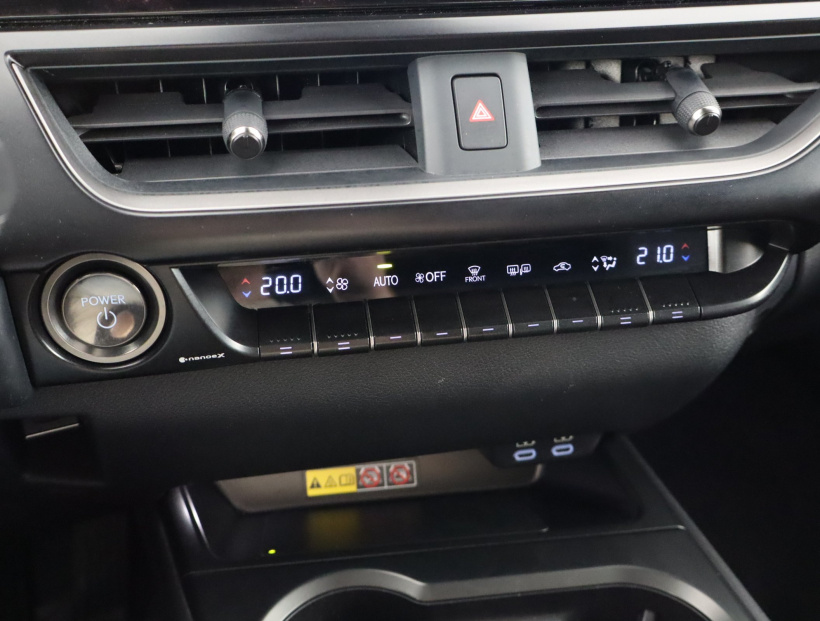 Lexus UX, 2024