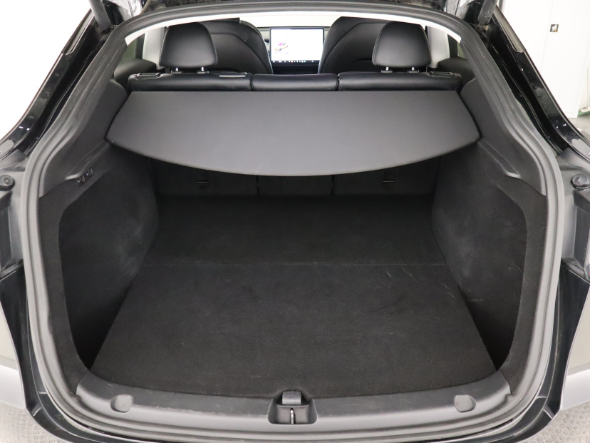 Tesla Model Y, 2022