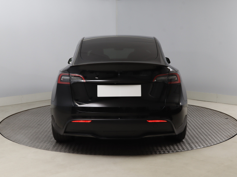 Tesla Model Y, 2022