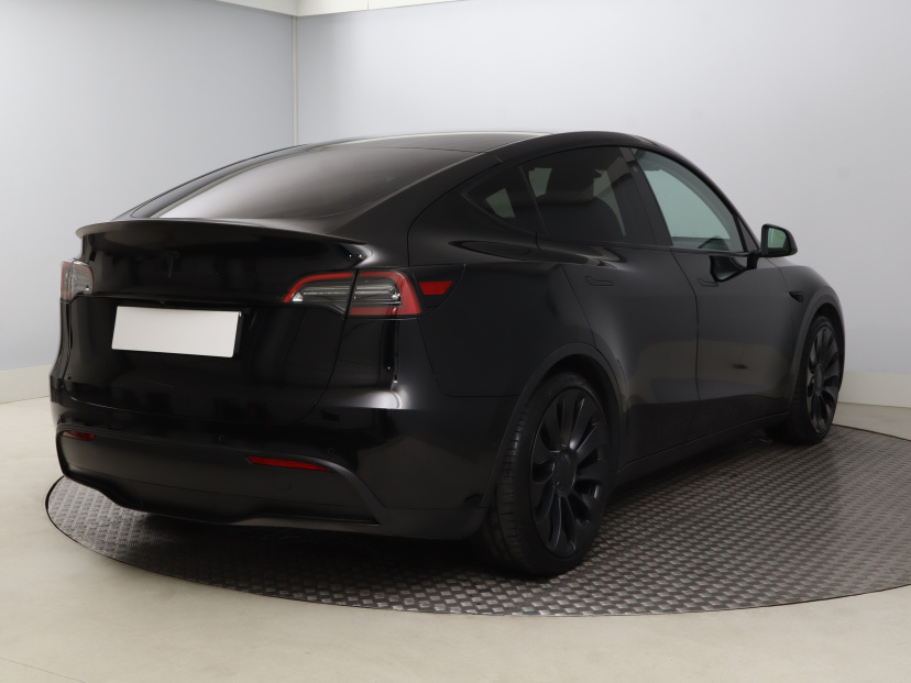 Tesla Model Y, 2022