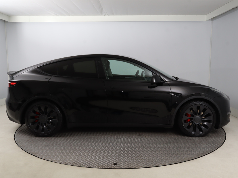 Tesla Model Y, 2022