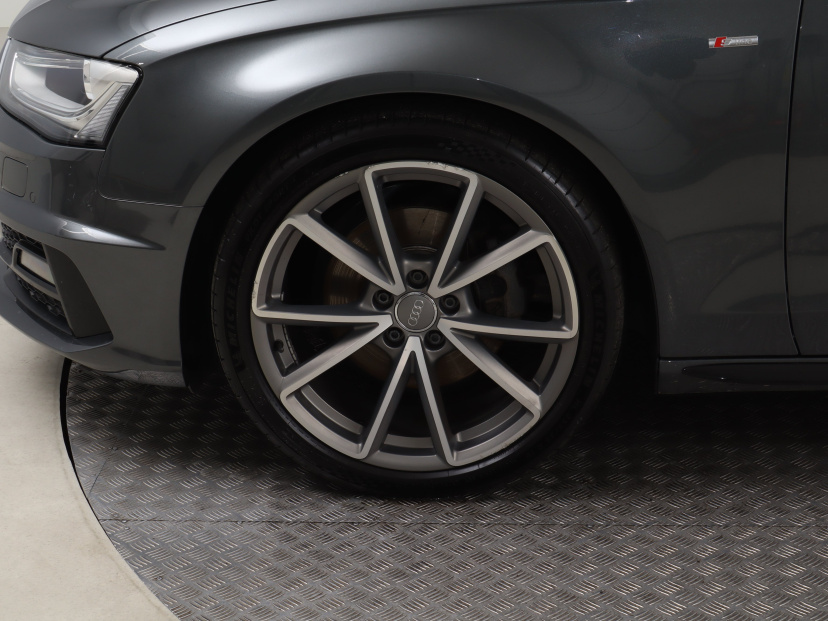Audi A4, 2015