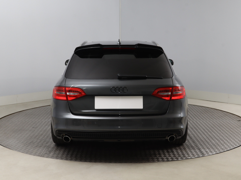 Audi A4, 2015