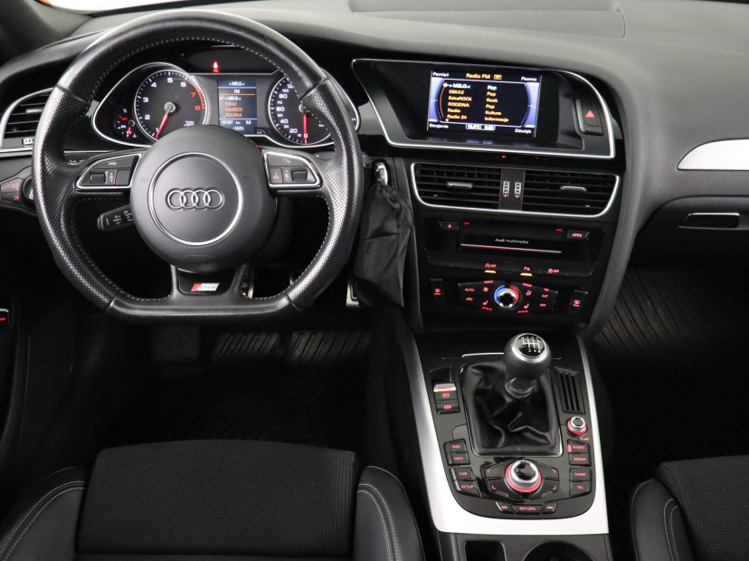 Audi A4, 2015