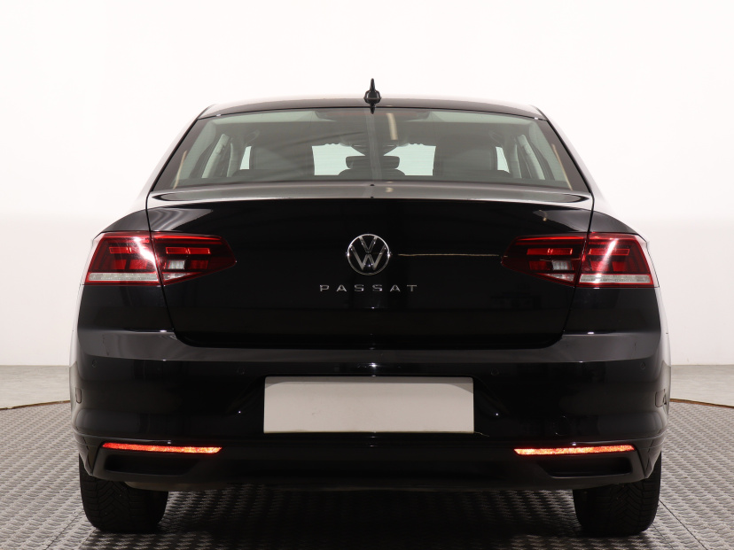 Volkswagen Passat, 2022