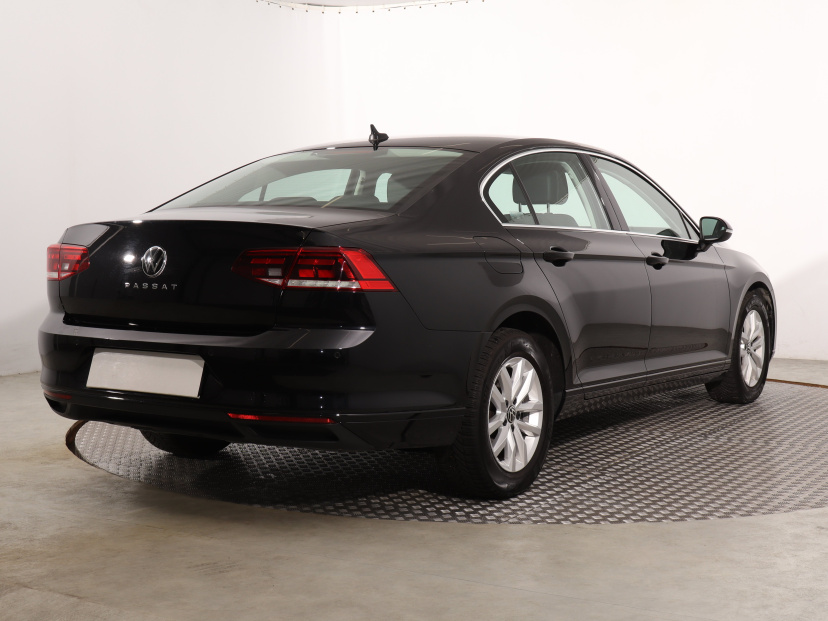 Volkswagen Passat, 2022